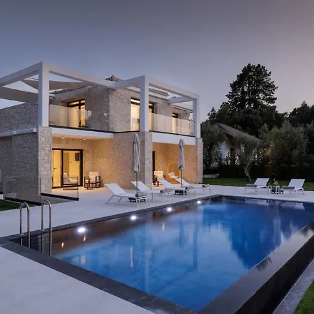 Lovely With Pool Luxury Features And Great Sea Views *