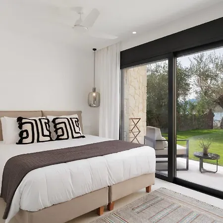 Lovely With Pool Luxury Features And Great Sea Views *