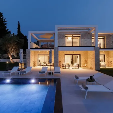 Lovely With Pool Luxury Features And Great Sea Views Apartament