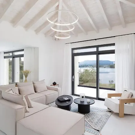Lovely With Pool Luxury Features And Great Sea Views Apartament